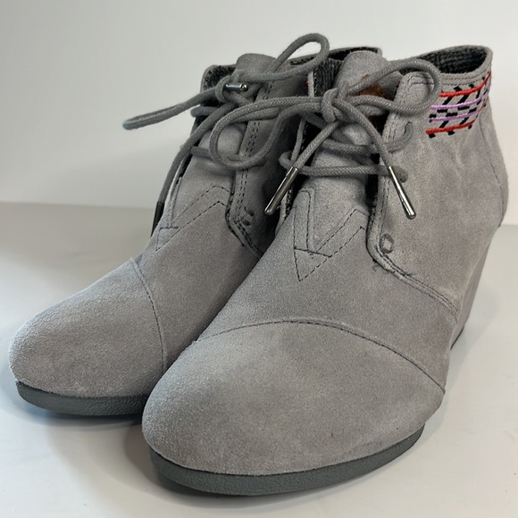 TOMS - Picture 3 of 9